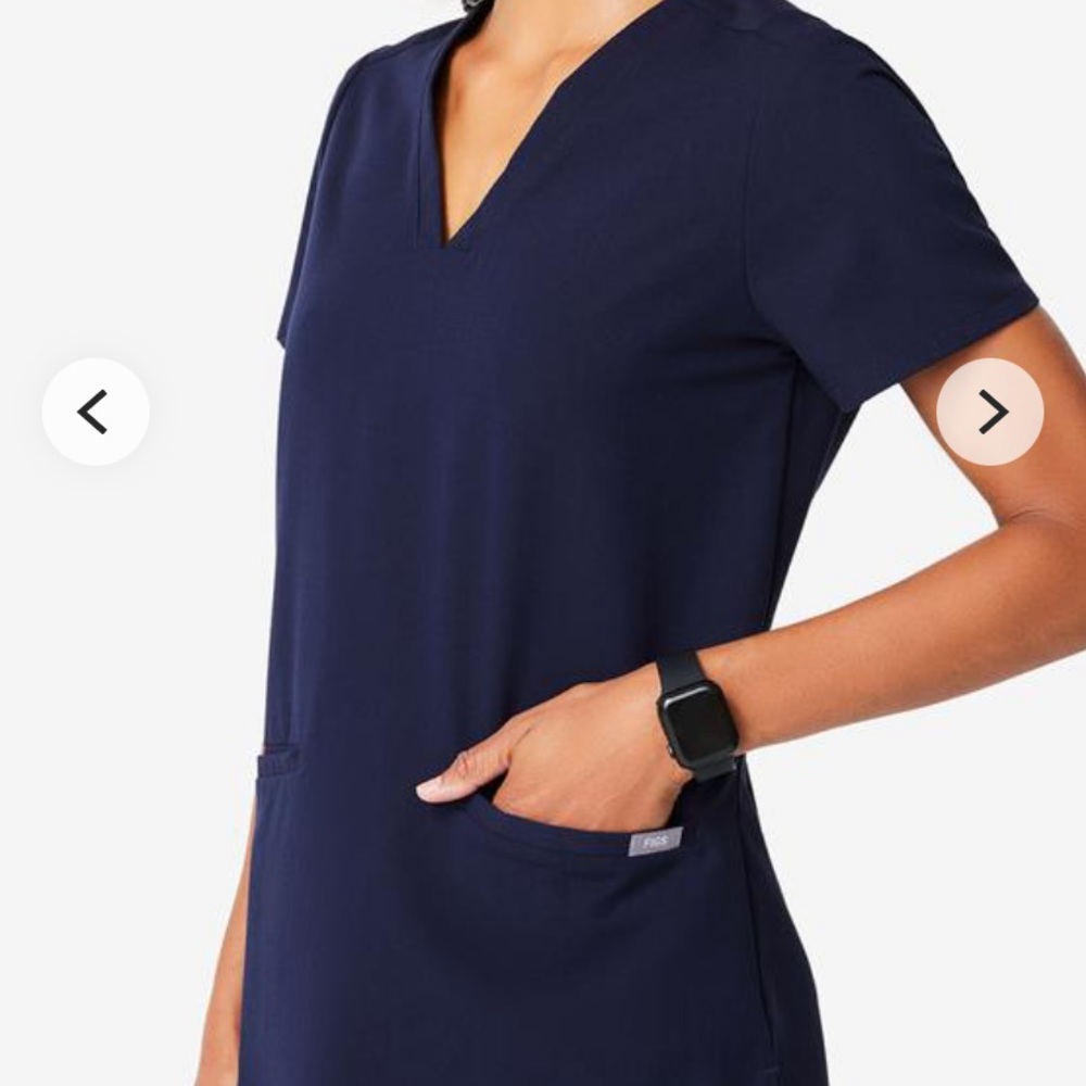 FIGS S CASMA THREE POCKET SCRUB TOP NAVY BLUE - Picture 2 of 8